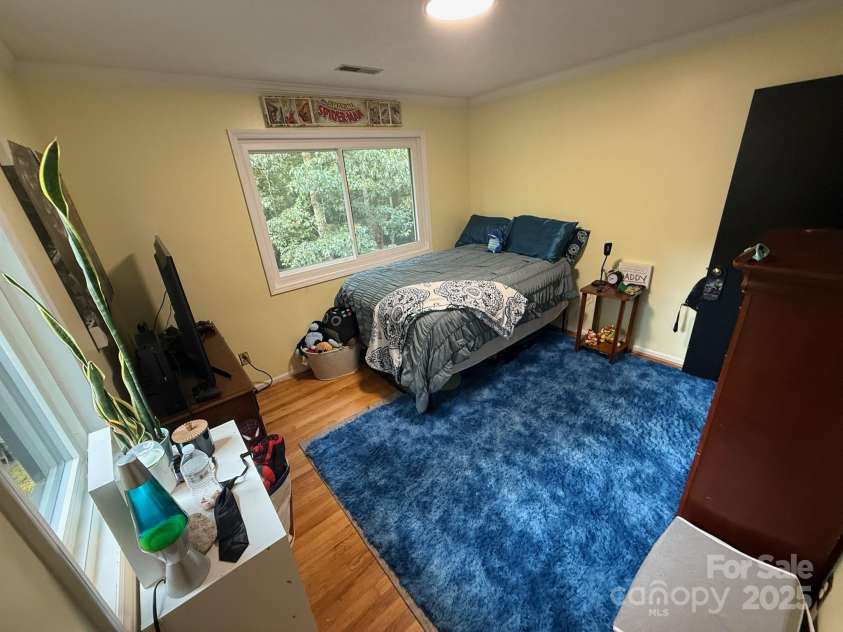 430 17th Avenue Drive, Hickory, NC 28601.  MLS# CAR4281870, YatesRealty ID 33686. Bedroom 3