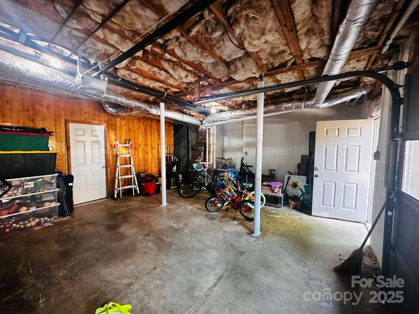 430 17th Avenue Drive, Hickory, NC 28601.  MLS# CAR4281870, YatesRealty ID 33686. Garage Connected to Basement