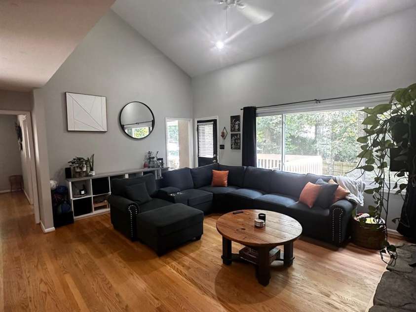 430 17th Avenue Drive, Hickory, NC 28601.  MLS# CAR4281870, YatesRealty ID 33686. Great Room