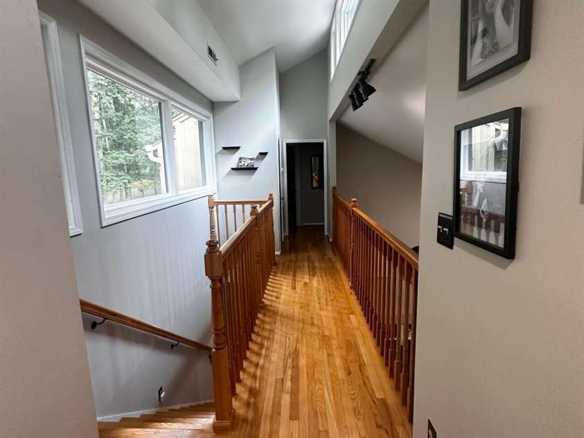 430 17th Avenue Drive, Hickory, NC 28601.  MLS# CAR4281870, YatesRealty ID 33686. Hallway/Catwalk