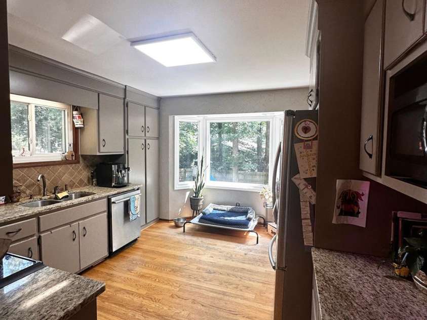 430 17th Avenue Drive, Hickory, NC 28601.  MLS# CAR4281870, YatesRealty ID 33686. Kitchen