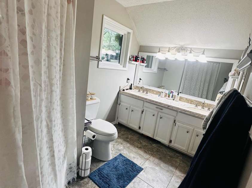 430 17th Avenue Drive, Hickory, NC 28601.  MLS# CAR4281870, YatesRealty ID 33686. Primary Bathroom