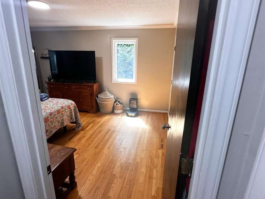 430 17th Avenue Drive, Hickory, NC 28601.  MLS# CAR4281870, YatesRealty ID 33686. Primary Bedroom