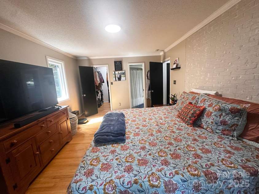 430 17th Avenue Drive, Hickory, NC 28601.  MLS# CAR4281870, YatesRealty ID 33686. Primary Bedroom