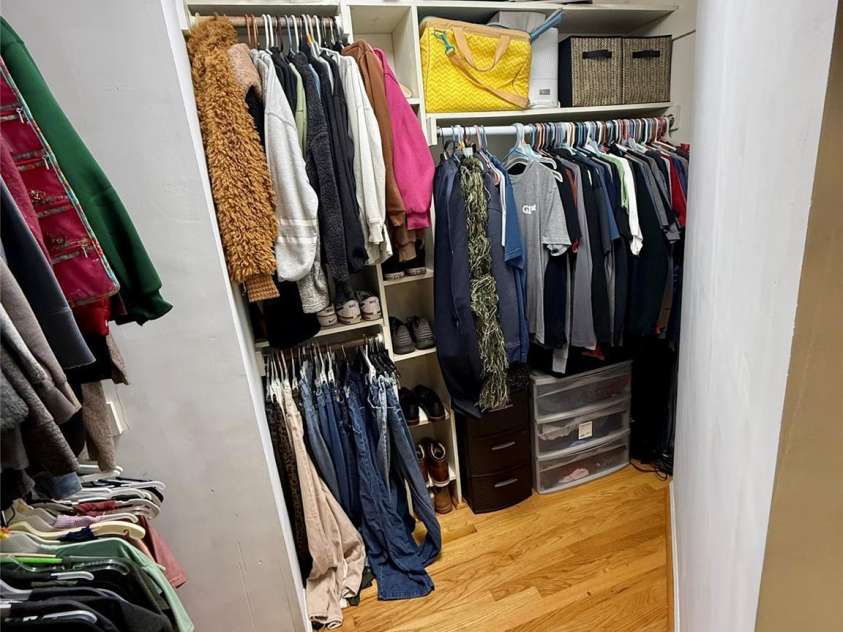 430 17th Avenue Drive, Hickory, NC 28601.  MLS# CAR4281870, YatesRealty ID 33686. Primary Walk-In Closet