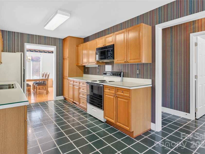 110 Old Squaw Road, Mooresville, NC 28117.  MLS# CAR4278838, YatesRealty ID 33687. 