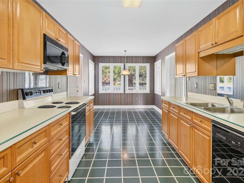 110 Old Squaw Road, Mooresville, NC 28117.  MLS# CAR4278838, YatesRealty ID 33687. Galley Kitchen