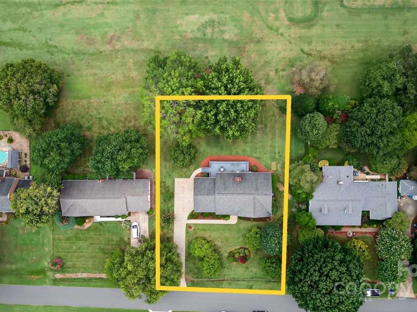 110 Old Squaw Road, Mooresville, NC 28117.  MLS# CAR4278838, YatesRealty ID 33687. **LOT LINES ARE APPROXIMATE**