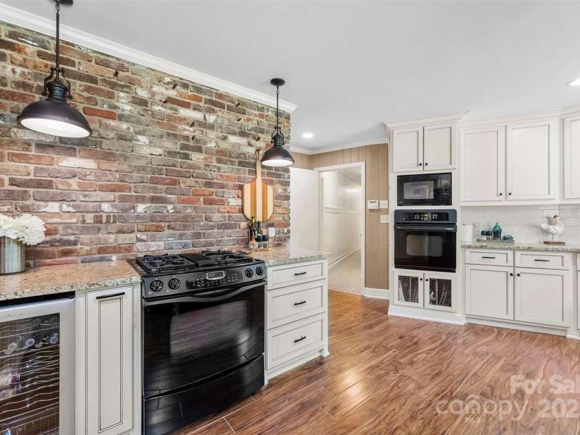 2927 Old Stage Road, Gastonia, NC 28052.  MLS# CAR4283829, YatesRealty ID 33688. 