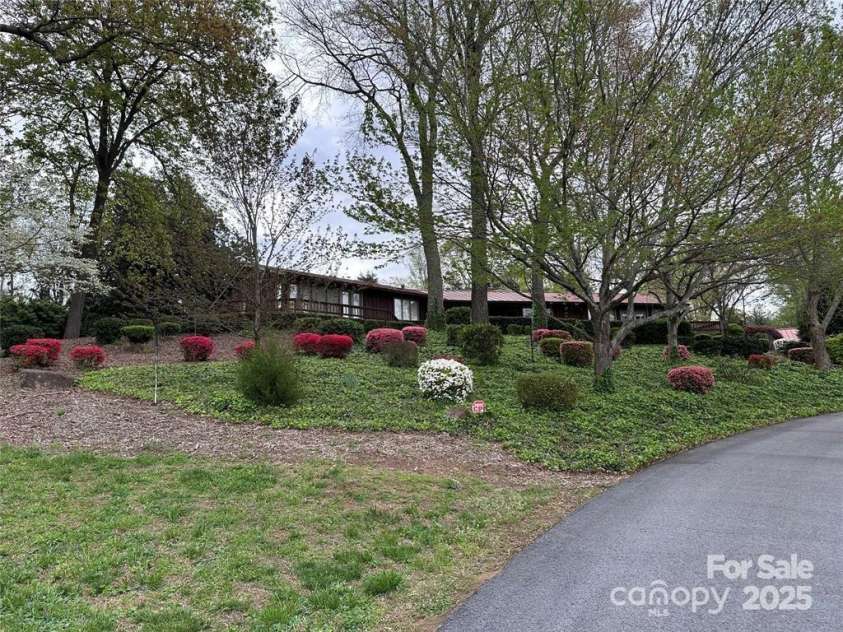 2927 Old Stage Road, Gastonia, NC 28052.  MLS# CAR4283829, YatesRealty ID 33688. 
