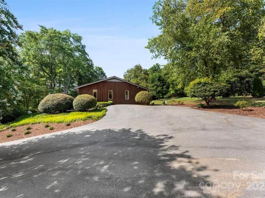 2927 Old Stage Road, Gastonia, NC 28052.  MLS# CAR4283829, YatesRealty ID 33688. 