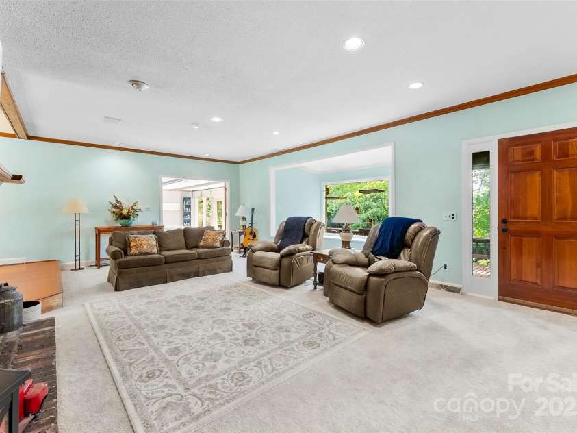 2927 Old Stage Road, Gastonia, NC 28052.  MLS# CAR4283829, YatesRealty ID 33688. 