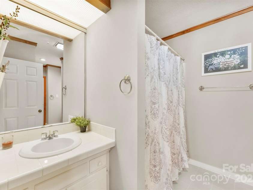 2927 Old Stage Road, Gastonia, NC 28052.  MLS# CAR4283829, YatesRealty ID 33688. 