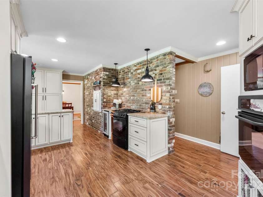 2927 Old Stage Road, Gastonia, NC 28052.  MLS# CAR4283829, YatesRealty ID 33688. 