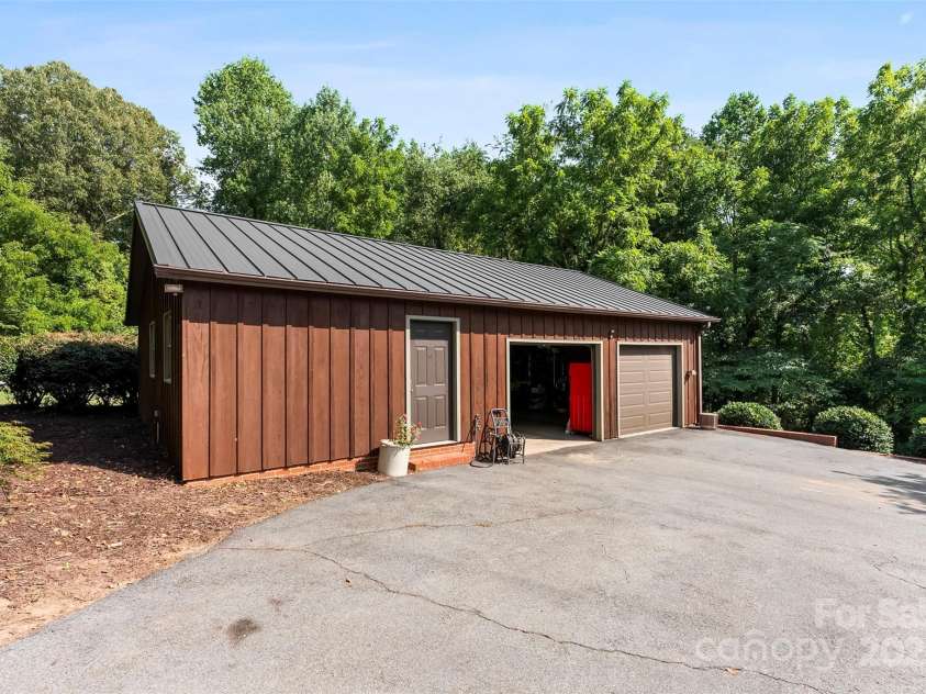 2927 Old Stage Road, Gastonia, NC 28052.  MLS# CAR4283829, YatesRealty ID 33688. 