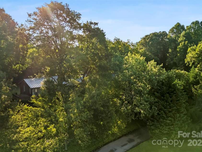 2927 Old Stage Road, Gastonia, NC 28052.  MLS# CAR4283829, YatesRealty ID 33688. 