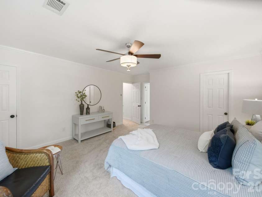 5600 Carmel Station Avenue, Charlotte, NC 28226.  MLS# CAR4397879, YatesRealty ID 33688. 