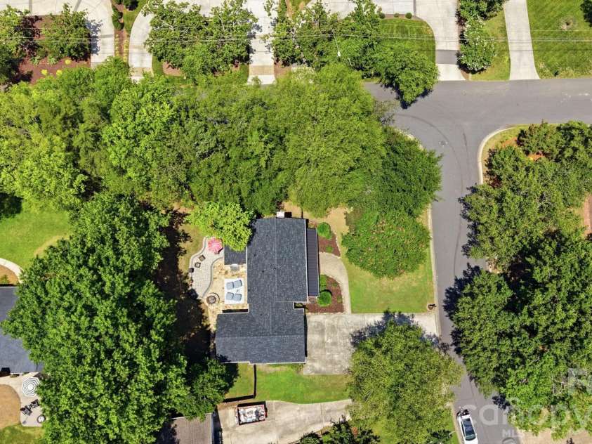 5600 Carmel Station Avenue, Charlotte, NC 28226.  MLS# CAR4397879, YatesRealty ID 33688. 