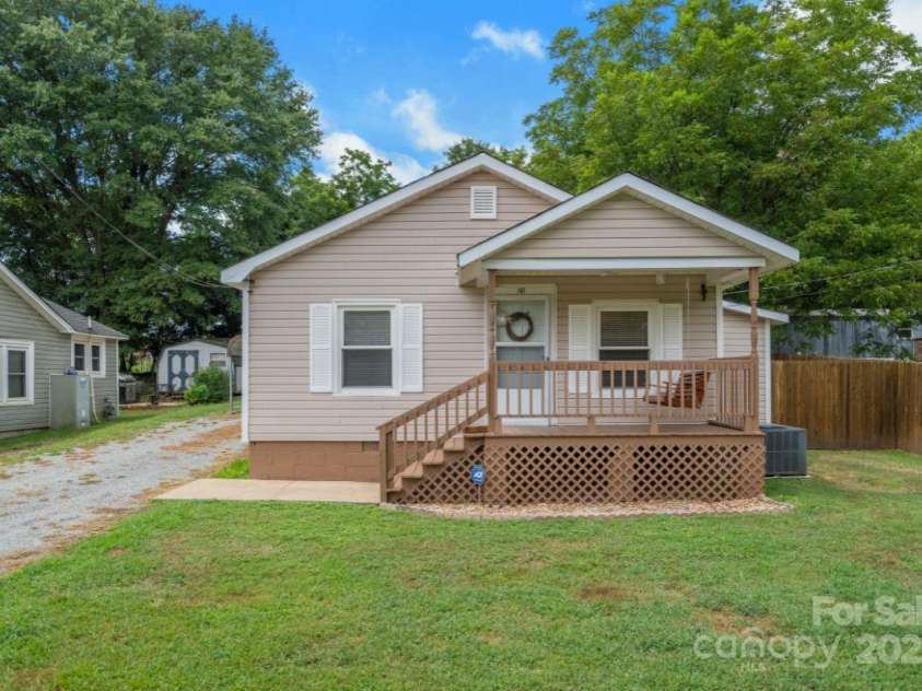 107 Apricot Street, Belmont, NC 28012.  MLS# CAR4284987, YatesRealty ID 33689. 