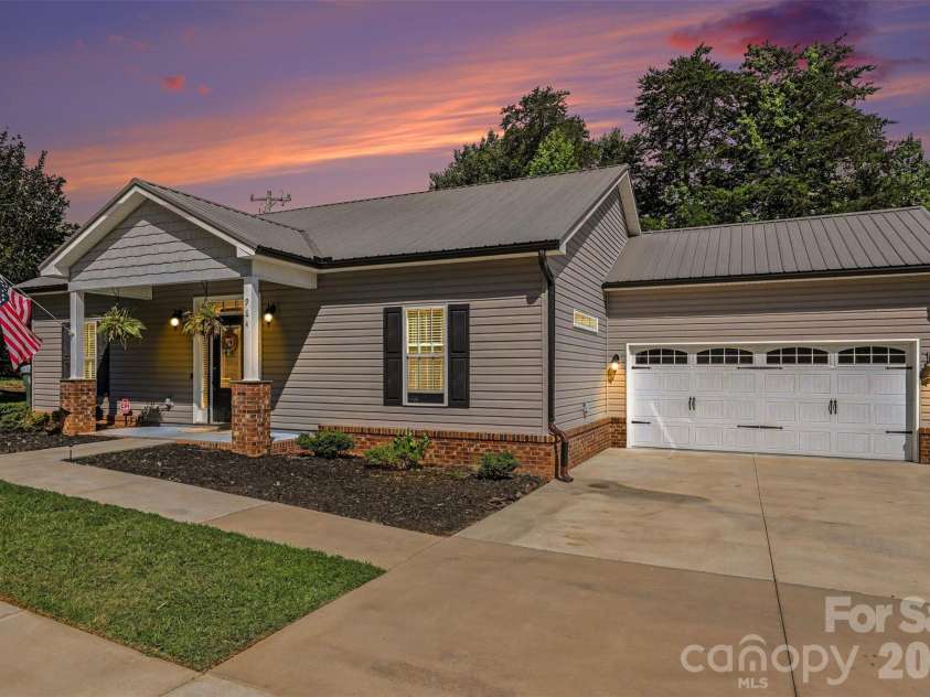 964 Mathis Avenue, Salisbury, NC 28146.  MLS# CAR4390252, YatesRealty ID 33689. 964 Mathis Ave