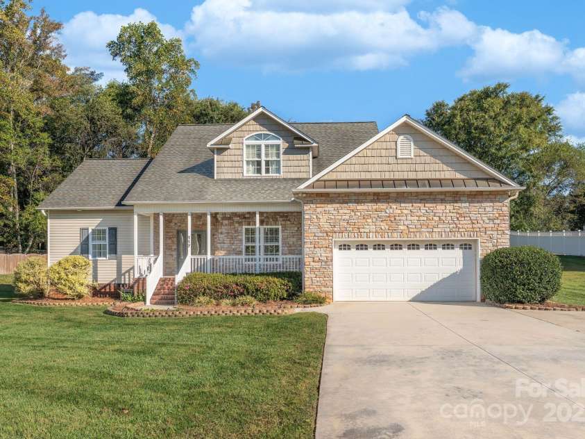 117 Chandler Drive, Mocksville, NC 27028.  MLS# CAR4311505, YatesRealty ID 3369. 