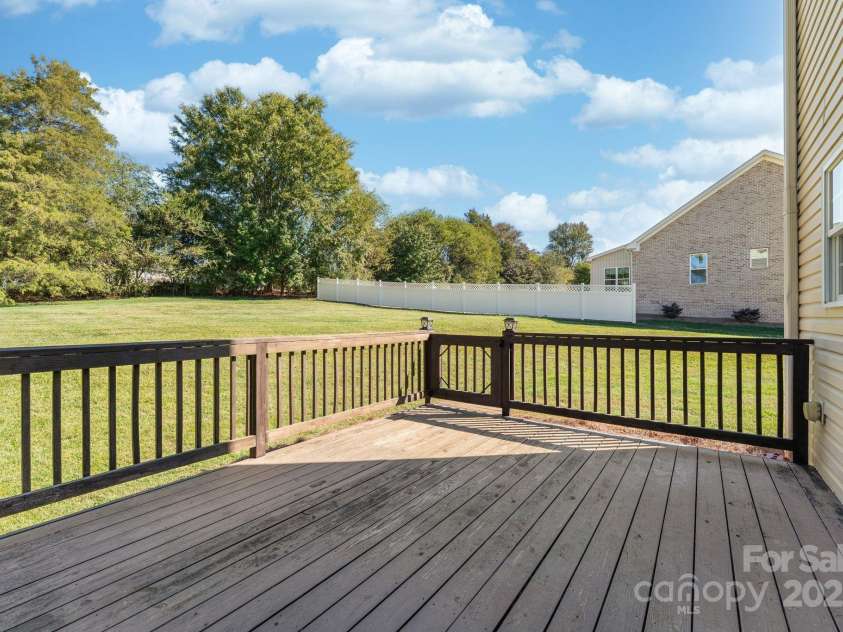 117 Chandler Drive, Mocksville, NC 27028.  MLS# CAR4311505, YatesRealty ID 3369. 