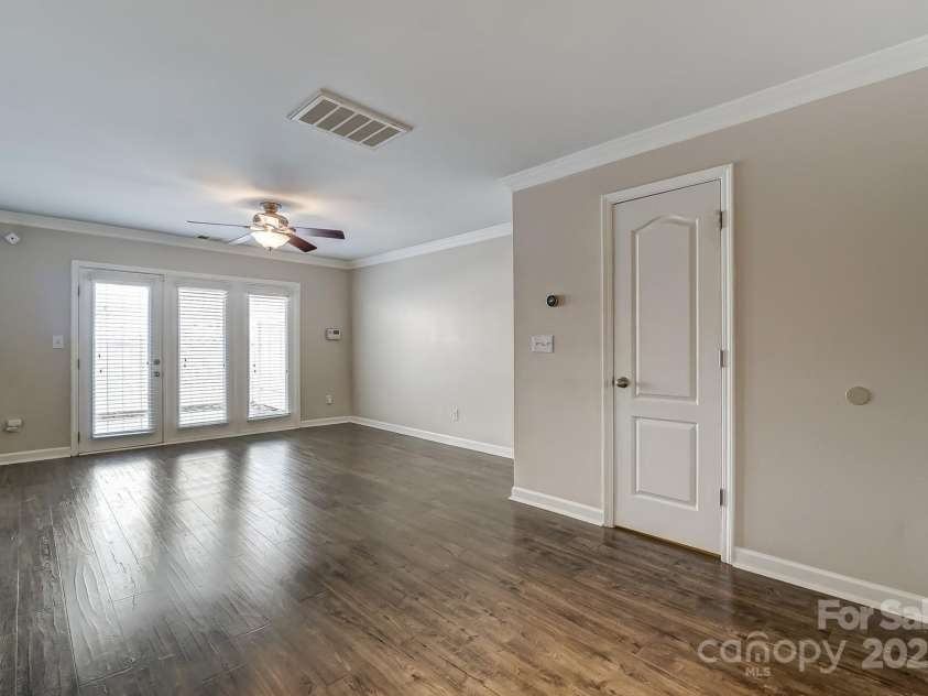 1224 Green Oaks Lane, Charlotte, NC 28205.  MLS# CAR4233494, YatesRealty ID 3369. 