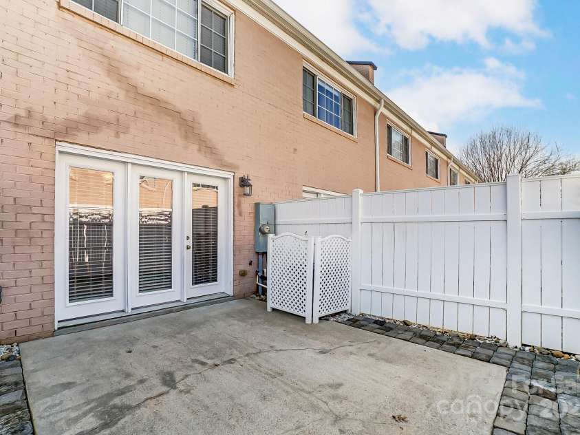 1224 Green Oaks Lane, Charlotte, NC 28205.  MLS# CAR4233494, YatesRealty ID 3369. 