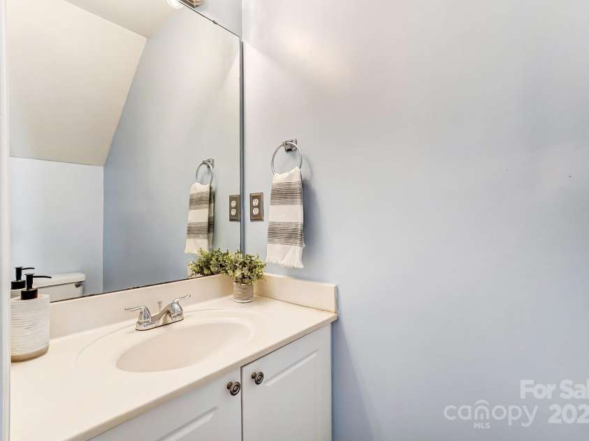 1224 Green Oaks Lane, Charlotte, NC 28205.  MLS# CAR4233494, YatesRealty ID 3369. Downstairs- half-bath