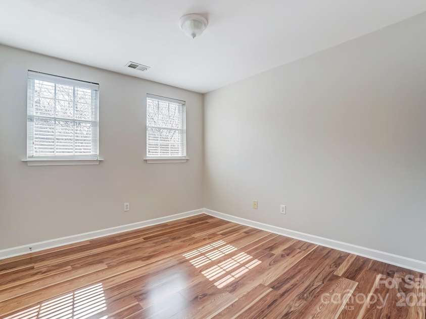 1224 Green Oaks Lane, Charlotte, NC 28205.  MLS# CAR4233494, YatesRealty ID 3369. Primary Bedroom