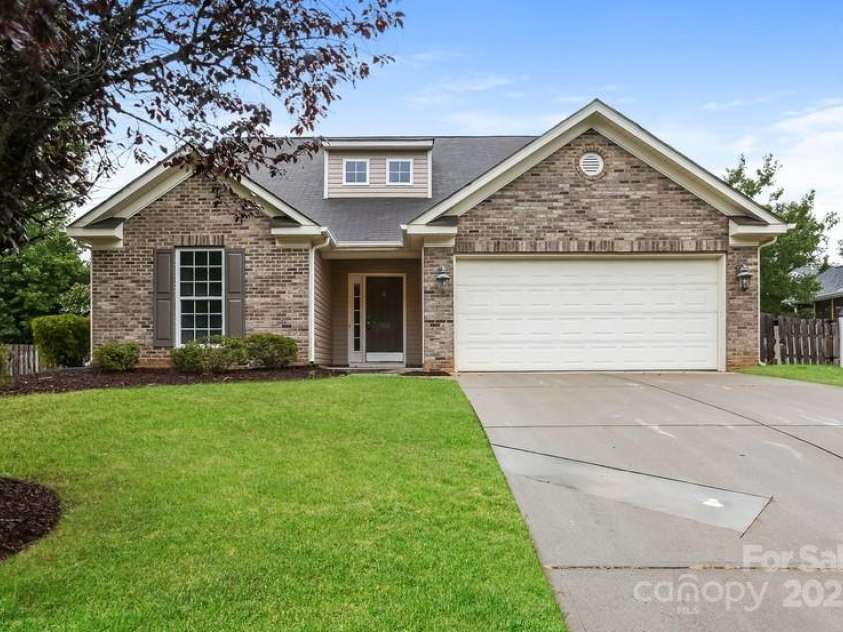 128 Edgington Street, Mooresville, NC 28115.  MLS# CAR4288976, YatesRealty ID 33690. 