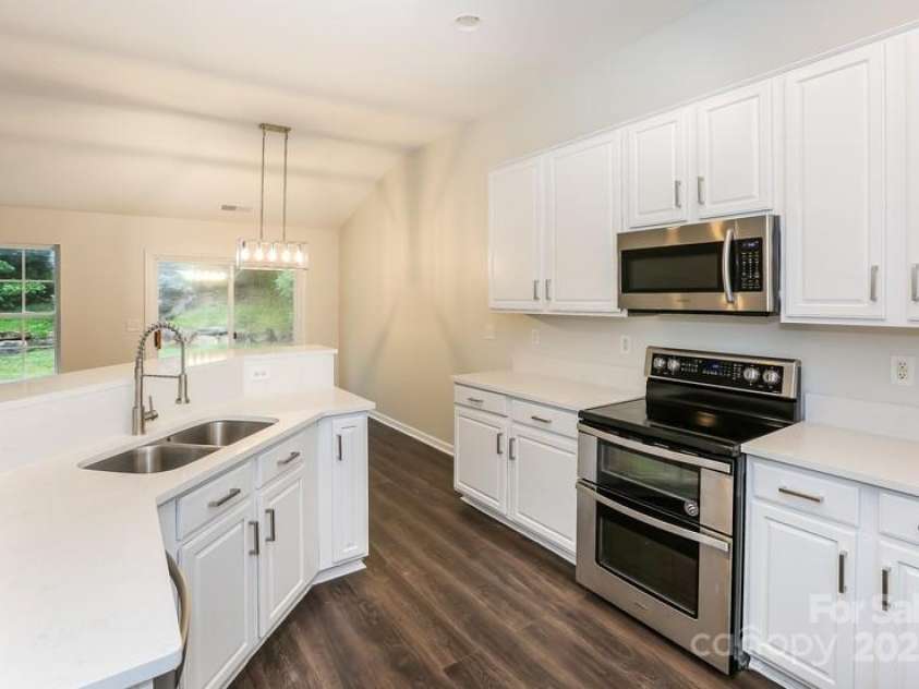 128 Edgington Street, Mooresville, NC 28115.  MLS# CAR4288976, YatesRealty ID 33690. 