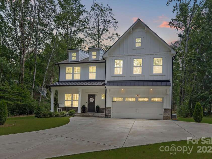 5902 Beatties Ford Road, Charlotte, NC 28216.  MLS# CAR4287587, YatesRealty ID 33691. 