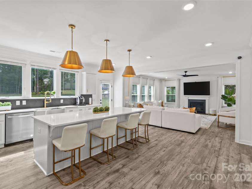 5902 Beatties Ford Road, Charlotte, NC 28216.  MLS# CAR4287587, YatesRealty ID 33691. 