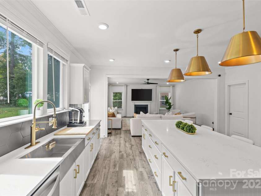 5902 Beatties Ford Road, Charlotte, NC 28216.  MLS# CAR4287587, YatesRealty ID 33691. 