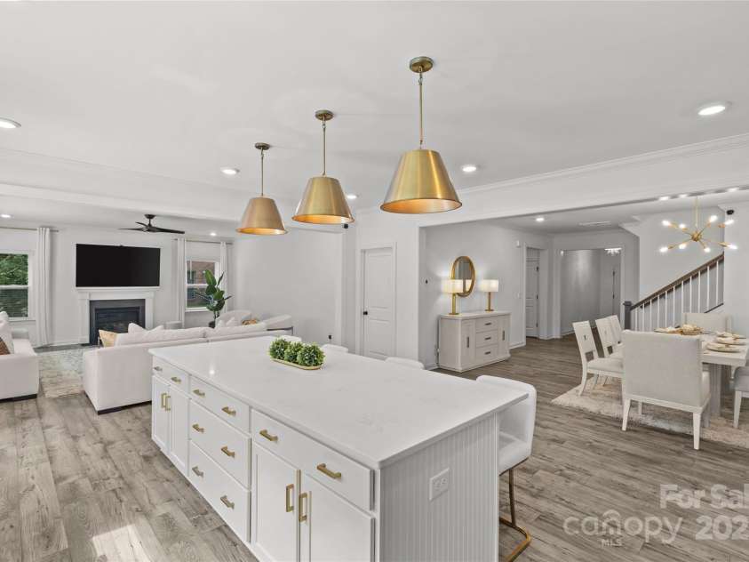 5902 Beatties Ford Road, Charlotte, NC 28216.  MLS# CAR4287587, YatesRealty ID 33691. 