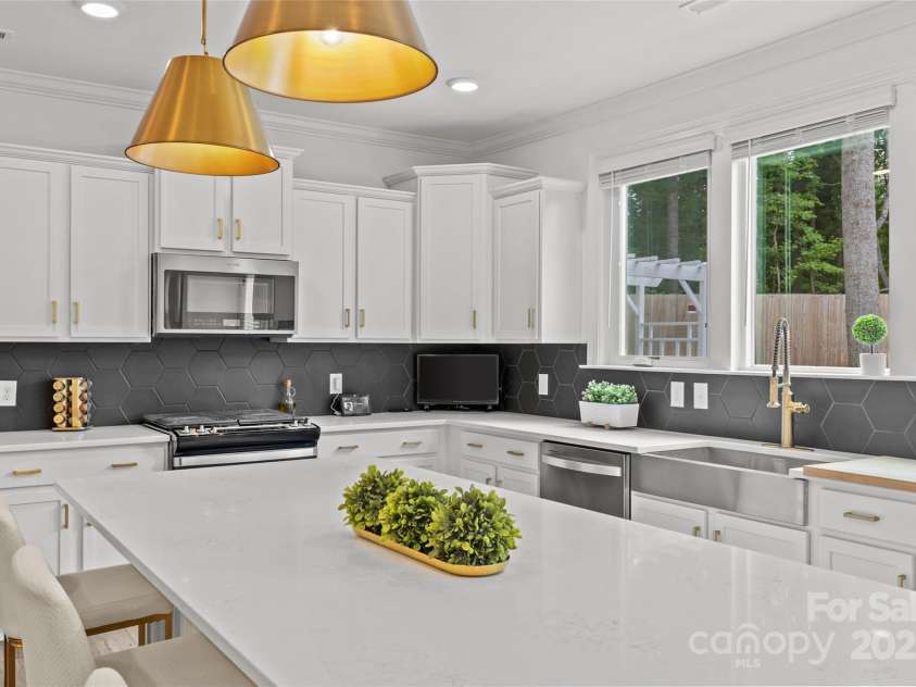 5902 Beatties Ford Road, Charlotte, NC 28216.  MLS# CAR4287587, YatesRealty ID 33691. 