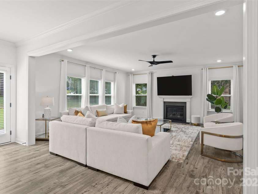 5902 Beatties Ford Road, Charlotte, NC 28216.  MLS# CAR4287587, YatesRealty ID 33691. 