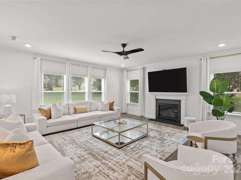 5902 Beatties Ford Road, Charlotte, NC 28216.  MLS# CAR4287587, YatesRealty ID 33691. 