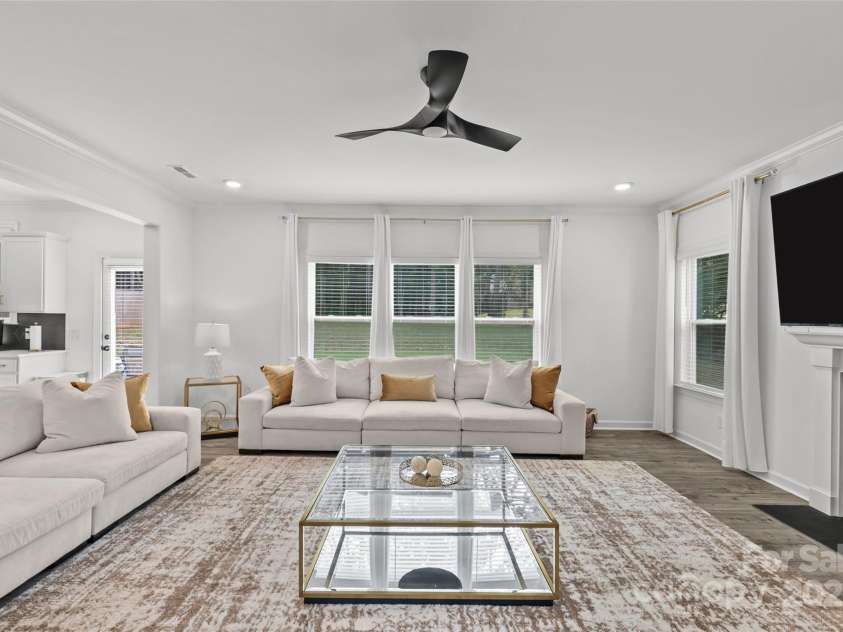 5902 Beatties Ford Road, Charlotte, NC 28216.  MLS# CAR4287587, YatesRealty ID 33691. 