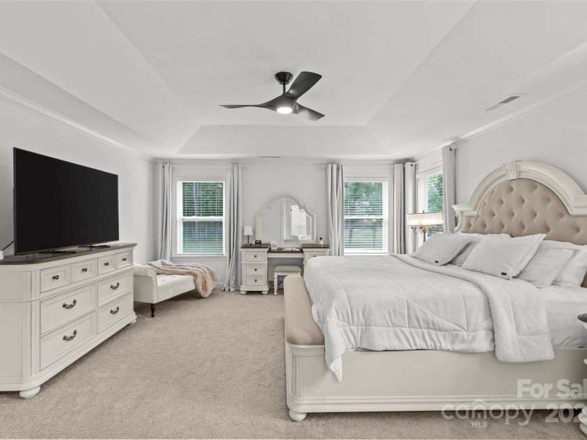 5902 Beatties Ford Road, Charlotte, NC 28216.  MLS# CAR4287587, YatesRealty ID 33691. 