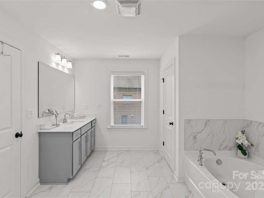 5902 Beatties Ford Road, Charlotte, NC 28216.  MLS# CAR4287587, YatesRealty ID 33691. 