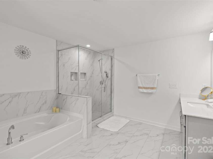 5902 Beatties Ford Road, Charlotte, NC 28216.  MLS# CAR4287587, YatesRealty ID 33691. 