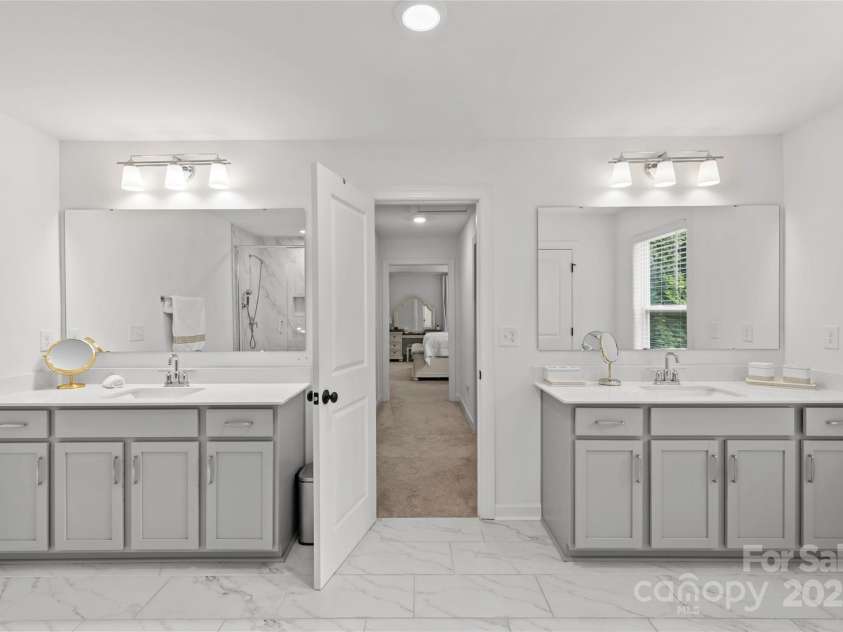 5902 Beatties Ford Road, Charlotte, NC 28216.  MLS# CAR4287587, YatesRealty ID 33691. 