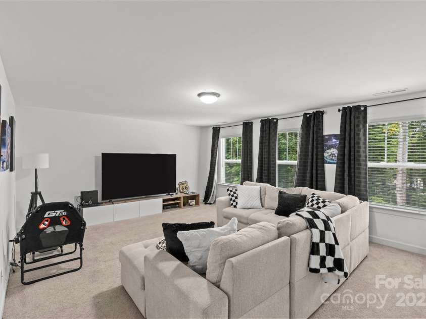 5902 Beatties Ford Road, Charlotte, NC 28216.  MLS# CAR4287587, YatesRealty ID 33691. 