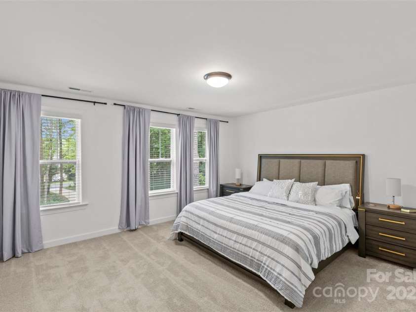 5902 Beatties Ford Road, Charlotte, NC 28216.  MLS# CAR4287587, YatesRealty ID 33691. 