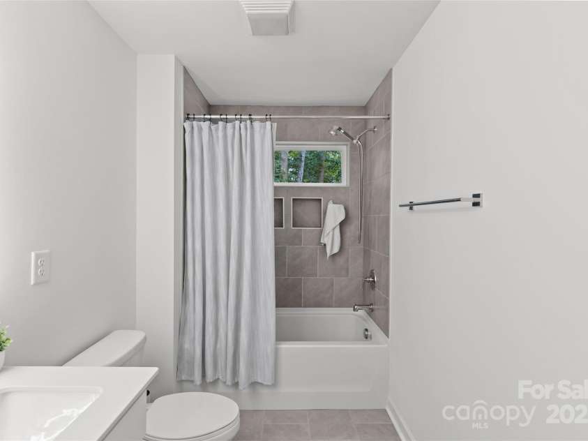 5902 Beatties Ford Road, Charlotte, NC 28216.  MLS# CAR4287587, YatesRealty ID 33691. 