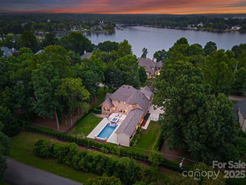 178 Shelburne Place, Mooresville, NC 28117.  MLS# CAR4289893, YatesRealty ID 33692. 