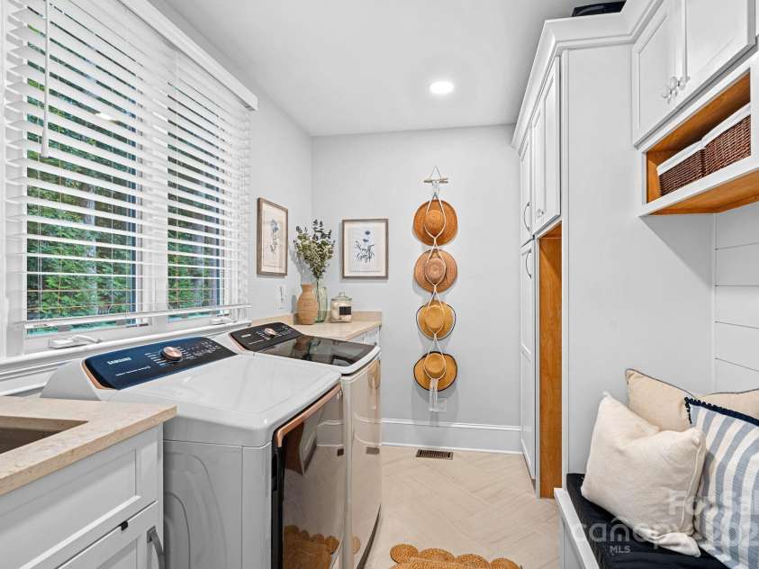 178 Shelburne Place, Mooresville, NC 28117.  MLS# CAR4289893, YatesRealty ID 33692. 