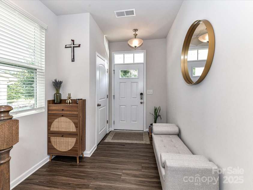 2313 Lazette Drive, Charlotte, NC 28216.  MLS# CAR4291354, YatesRealty ID 33693. Foyer/Main level entry!